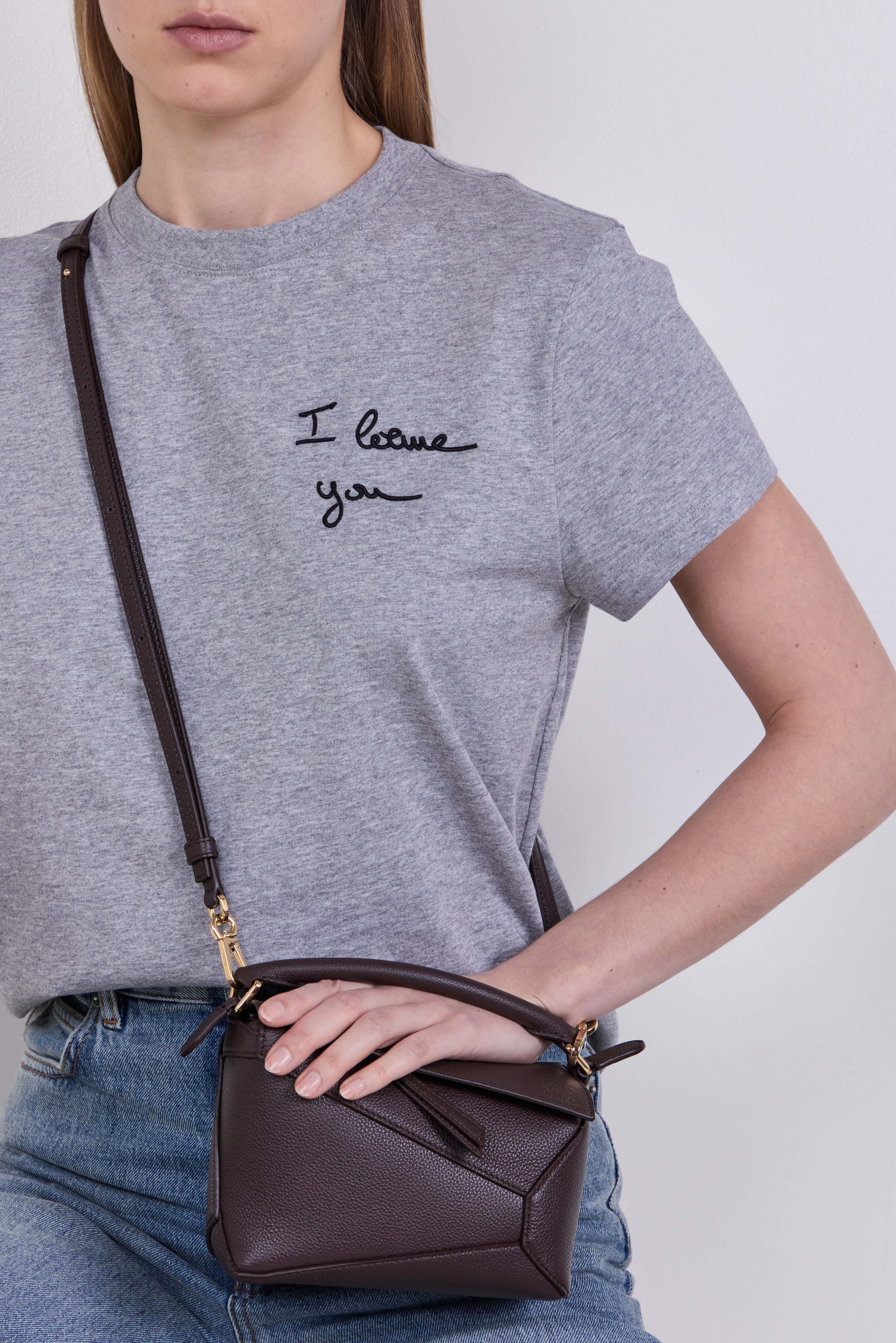 תמונת כל הלוק של תיק קרוסבודי פאזל אדג' מיני